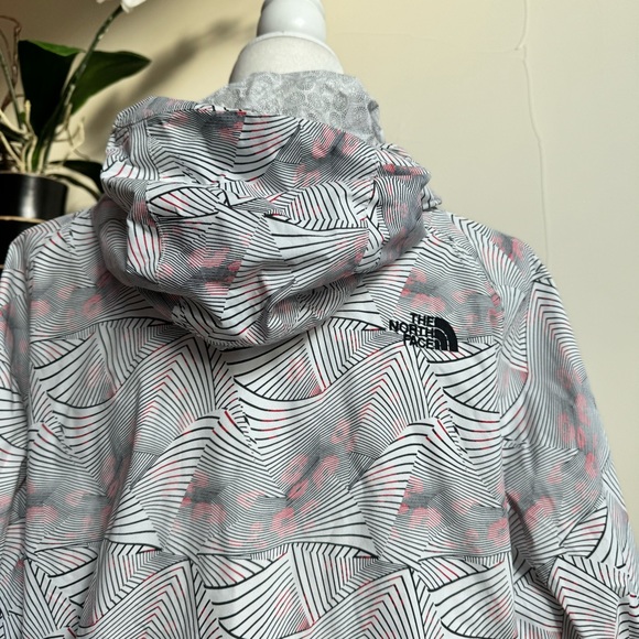 The North Face Womens Size XL Geometric Print Hooded Vented Full Zip Rain Jacket - Picture 9 of 16